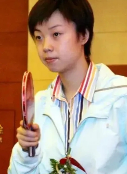 他3000亿身价，宠女友12年