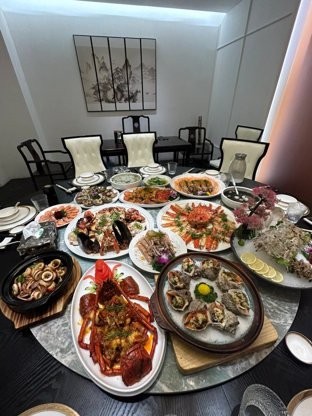 男朋友第一次请爸妈吃饭。。。汗流夹背了。。
这男朋友能处，太给我面子了！！！
清