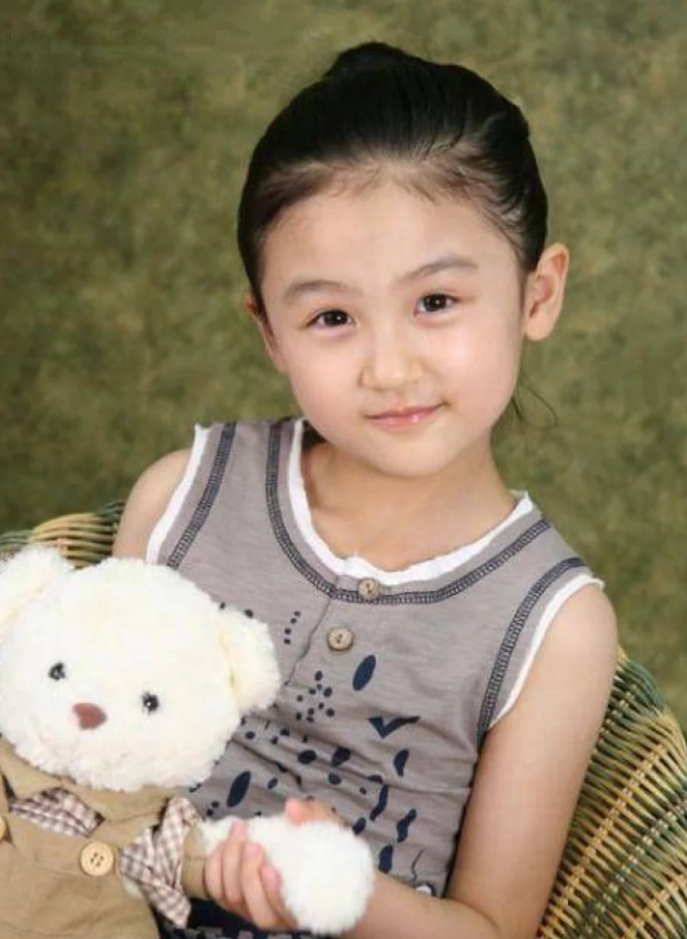 年纪最小的琼女郎，她43岁不婚不育住豪宅