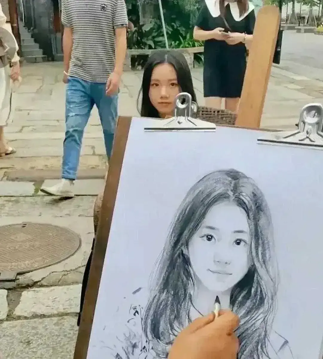 这个画师，月薪应该过万了吧！
