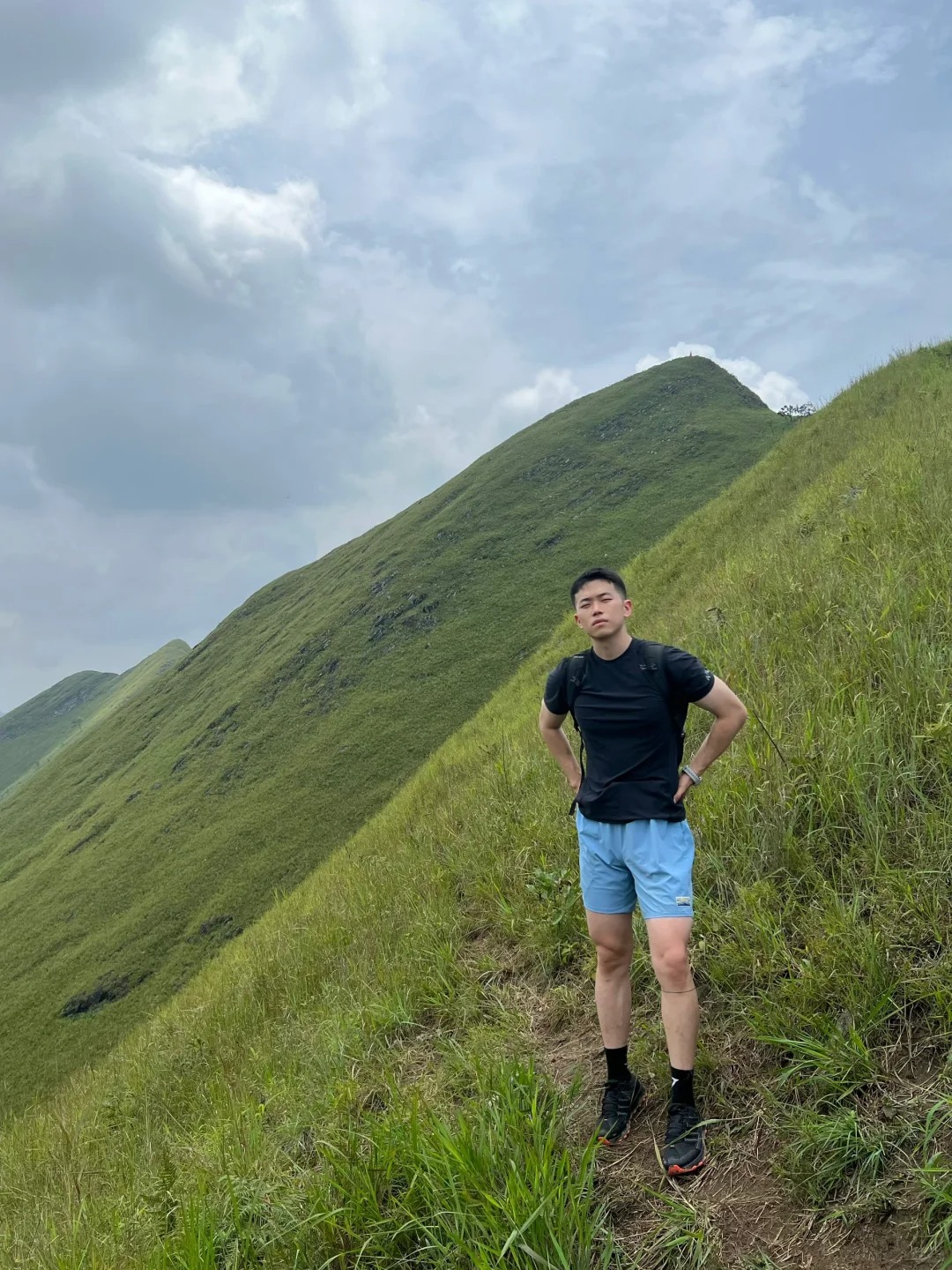 龙年爬龙山
在广西的特种兵周末第二天来到了崇左天等秘境，远看这座山真的像剑龙的背