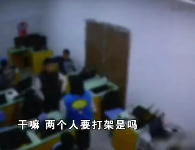 浙江杭州，13岁男童李明上培训班时，因同学未成功解题，说了一句“这题连狗都会”，