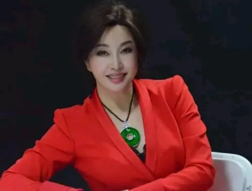 我感觉刘晓庆其实也没什么钱。她48岁入狱，51岁出来。出来的时候演艺圈已经没有她
