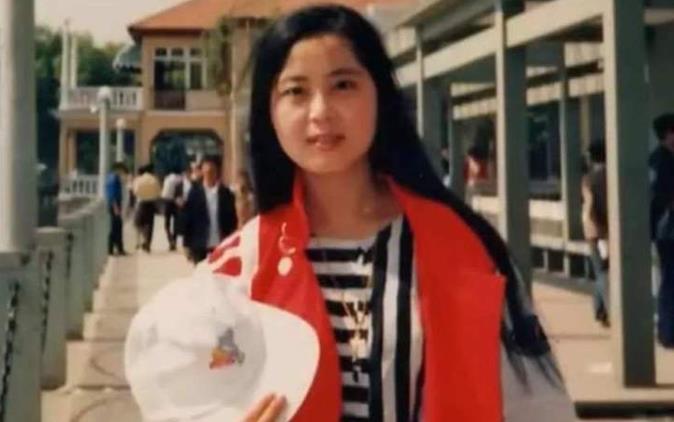 1988年，23岁女孩从浙大保送清华读研。在回青岛火车上，她爱上一个35岁的憨厚