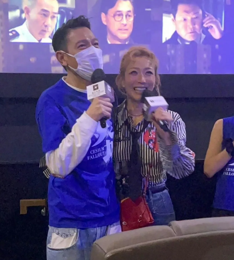 郑秀文现身刘德华新片路演，两位老搭档在一起的画面还是那么养眼有默契。
63岁的刘