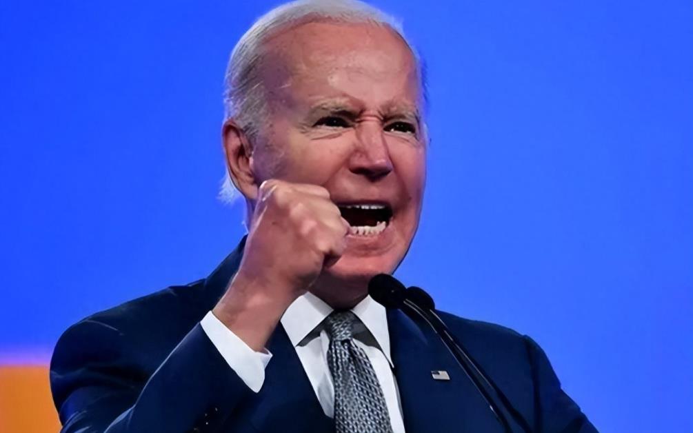 随着拜登任期逐渐走向尾声，其外交政策似乎愈发显得激进与不可预测。

在赦免自己儿