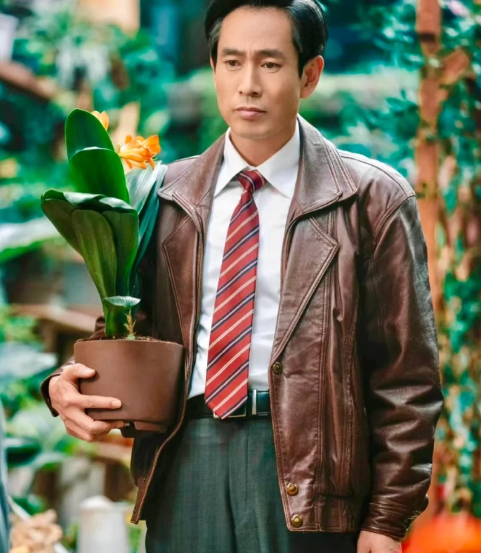 看不见影子的少年：该不会是埋了骨粉吧