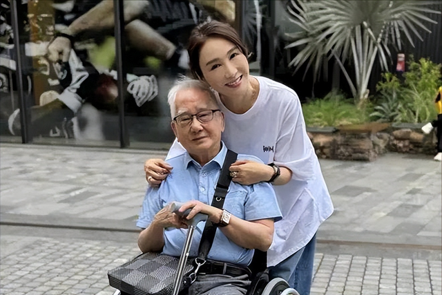 15年前,为报恩嫁给隐疾富豪的她,脸垮成这样,如今后悔了吗?(女孩为了报恩竟然嫁给瘫痪)-第10张图片-九妖电影 15年前,为报恩嫁给隐疾富豪的她,脸垮成这样,如今后悔了吗?(女孩为了报恩竟然嫁给瘫痪)-第10张图片-九妖电影
