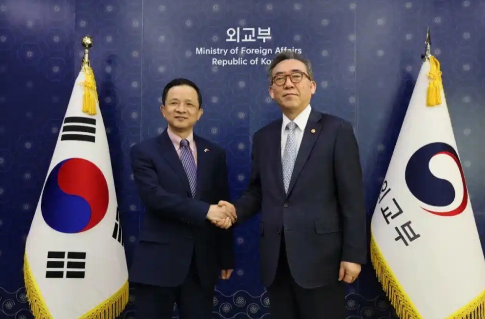 韩外长会见中国大使，想要中方帮两个忙，戴兵给韩国吃下“定心丸”！

就在韩国国会