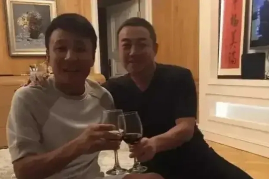 国乒掌门人刘国梁陷入舆论风波，作为他的好友，前世界冠军王楠的丈夫郭斌，近日主动在