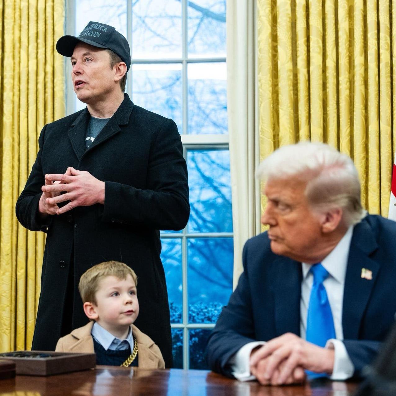 马斯克问：政客们不搞企业不是NBA全明星，这么多的钱哪儿来的？他举了一些例子，首