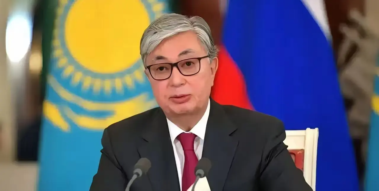 普京即将到访，哈萨克斯坦的外交天平如何摆？大国博弈下的微妙平衡。
在国际政治的棋