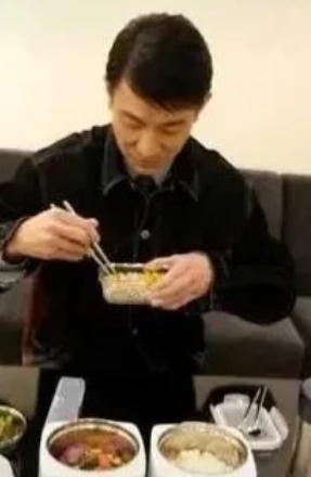 刘德华非常自律
刘德华，一位德艺双馨的艺人，娱乐圈的常青树，从艺40多年至今，始