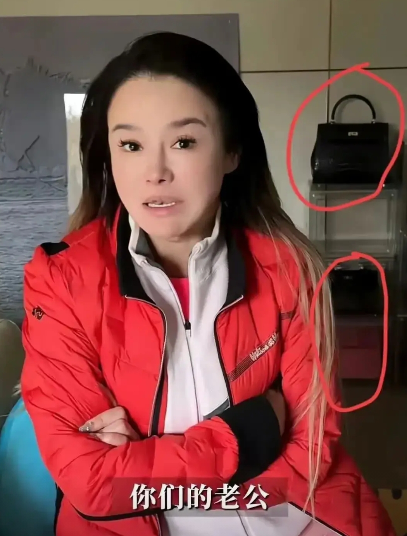 不怕富二代玩物尚志，就怕富二代踌躇满志

有钱的时候，冉莹颖那叫一个风光，家里满