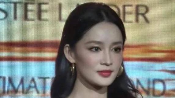 上海活动，当48岁舒淇和34岁李沁站在一起，才明白啥是顶级自律