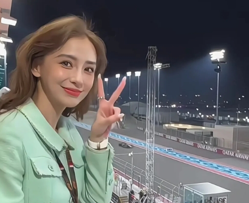 自黄晓明陷入风波后，杨颖这边有了新动态。让人意外的有三点：其一，她的混血韵味再度