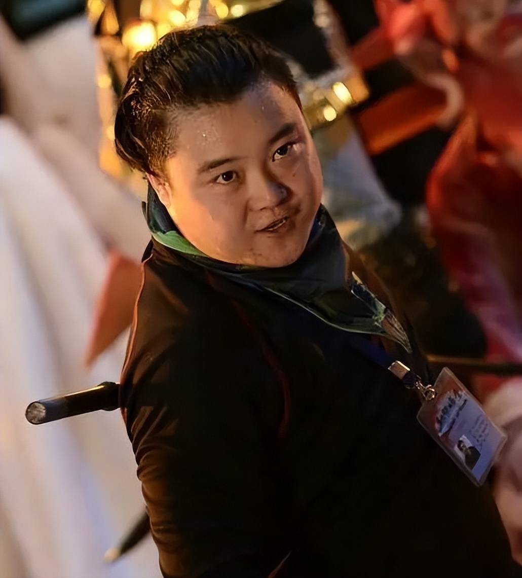 投入仅700万，分账票房第一，复制谢苗成名路的释小龙，又出王炸（释小龙和谢孟伟格斗视频）-第3张图片-九妖电影