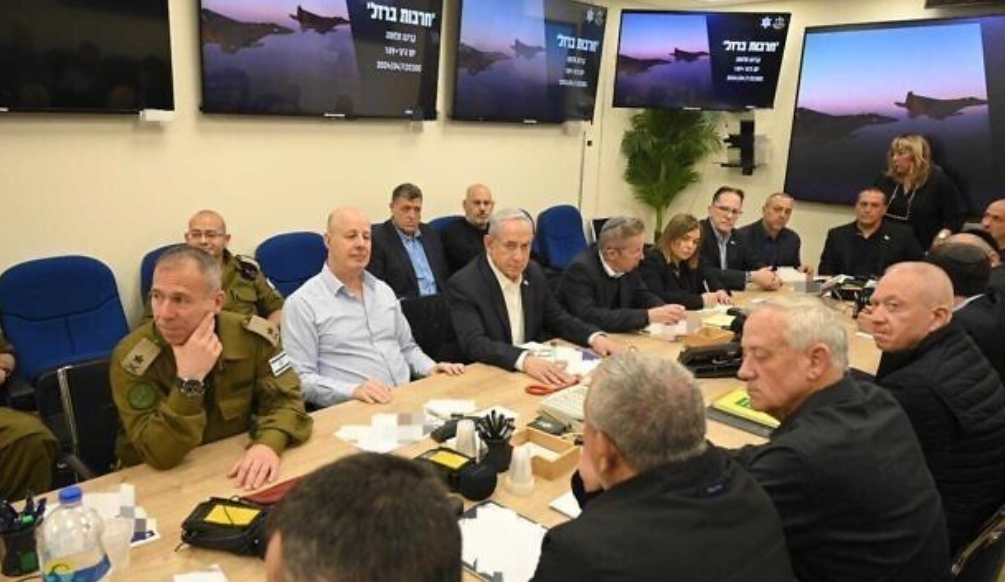 狂轰乱炸空袭伊朗以后，这下开始轮到以色列害怕了。

以国防部对外发表声明称，出于