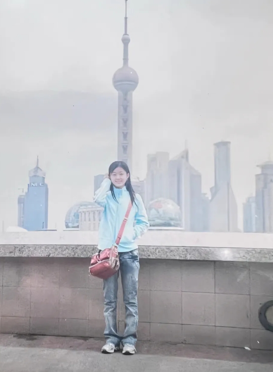 少女时的赵丽颖，她肯定没想到自己会成为家喻户晓的大明星。那时候还是个普通的女孩子