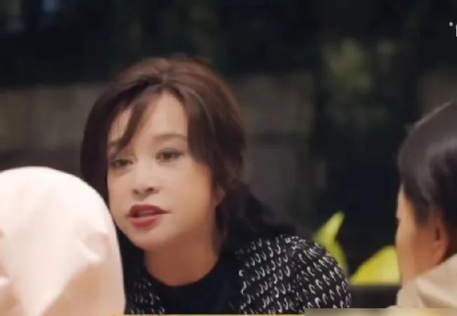 刘晓庆，真没想到！

2月16日，刘晓庆在节目中谈到自己还没红的时候，当群演时经