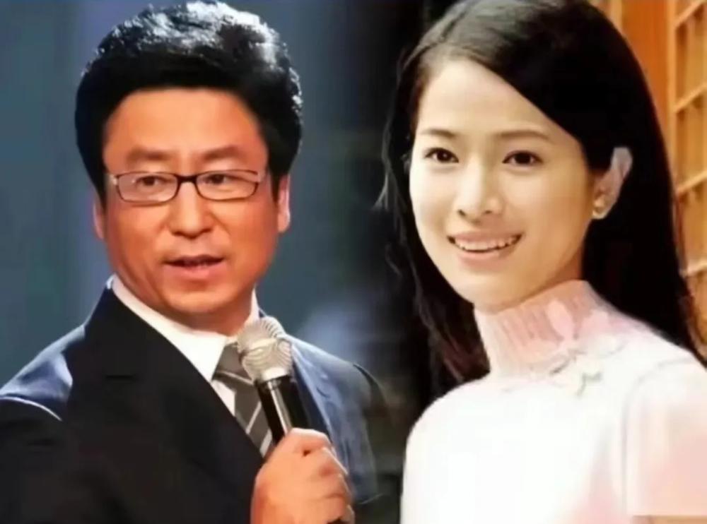 没想到，白岩松的妻子朱宏钧，1972年出生于江苏扬中，经济之声编辑部主任，才貌双