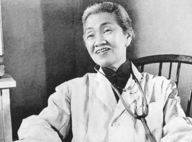 1964年，31岁的董莉好不容易怀孕，却因宫颈肿瘤被要求切除子宫，绝望时，她找到