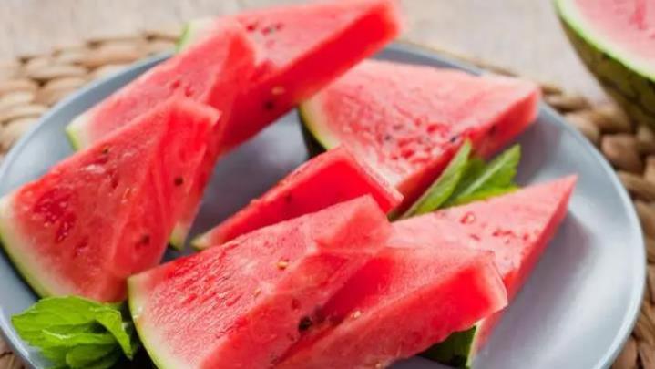 西瓜价格全线上涨现在批发价都要6元一公斤