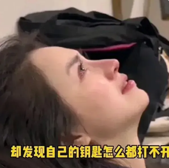 陈女士今年36岁，哭诉自己欺骗老公说去杭州出差，实际上是和男闺蜜一起旅游。结果，