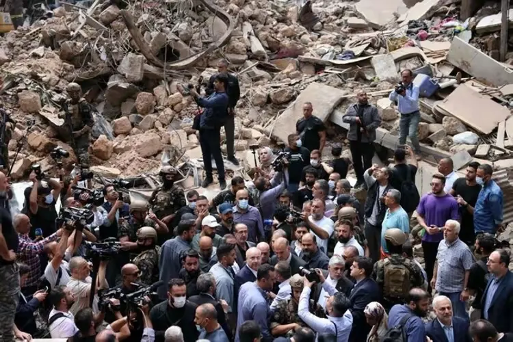 伊朗议长展现出非凡的魄力。

据法新社报道，伊朗议会议长卡利巴夫当地时间12日自