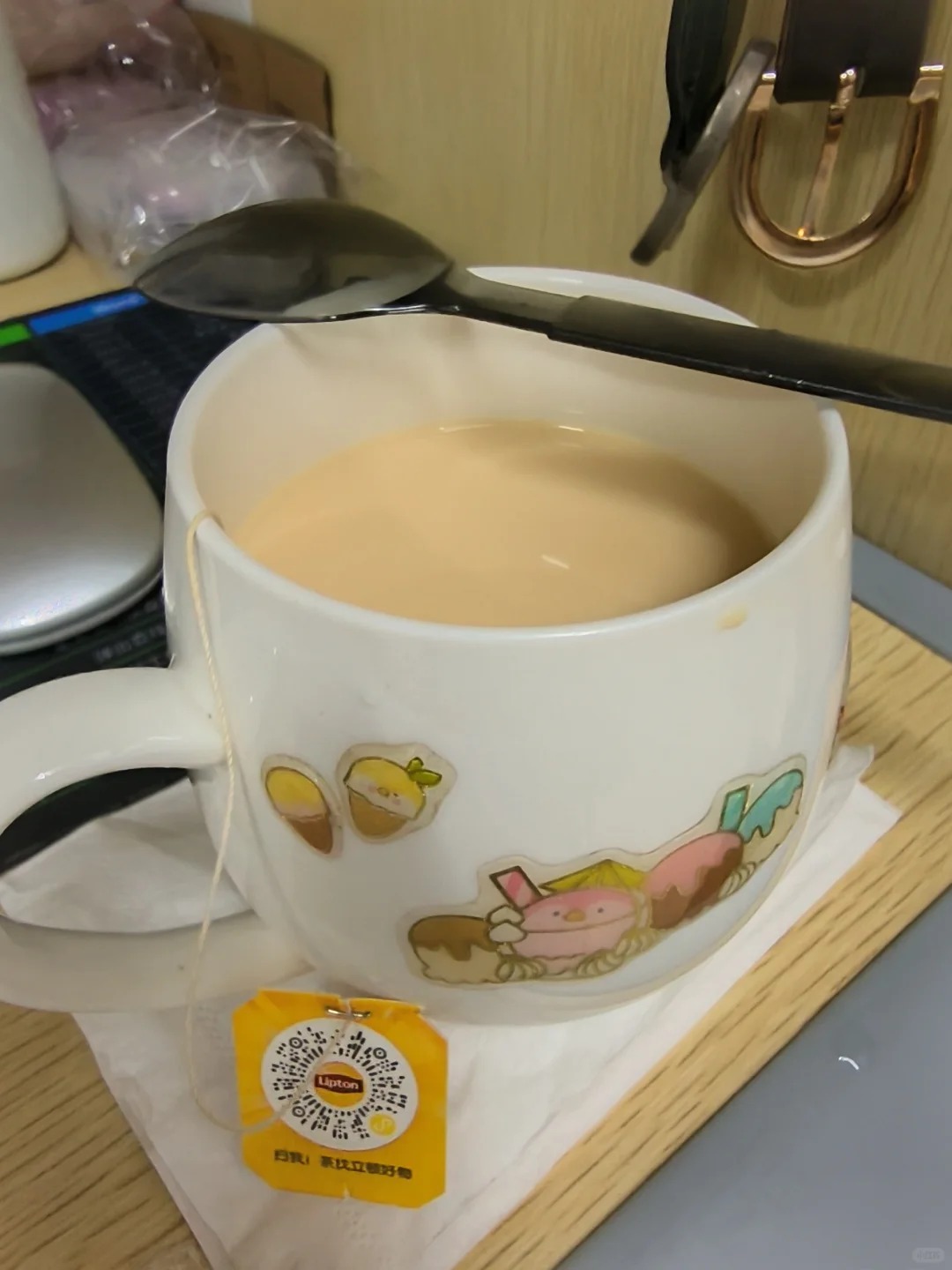 为什么立顿红茶加纯牛奶这么好喝
为什么为什么为什么为什么为什么真的好好喝啊啊啊啊