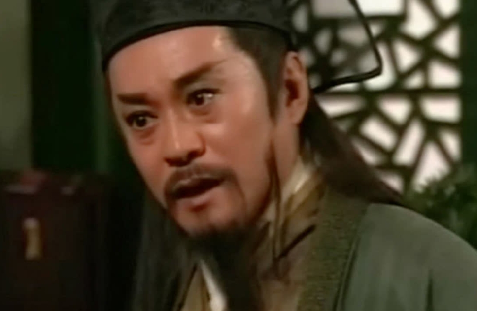 令狐冲才是笑傲江湖中最大的反派，岳不群被他给坑惨了。
原著中说岳不群练就了辟邪剑