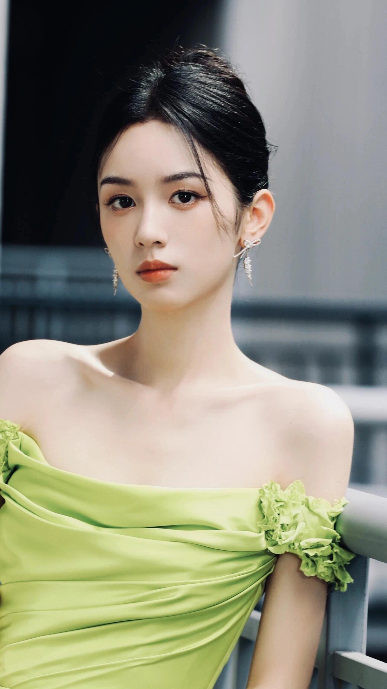 周也——猫系美女
