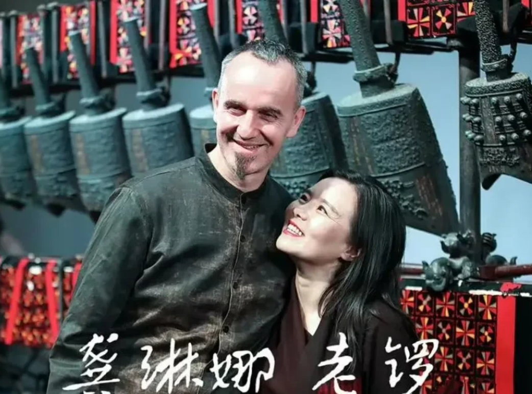 龚琳娜和老公离婚了！
10月13日，龚琳娜在社交平台发文，宣布与老公离婚。咱就说