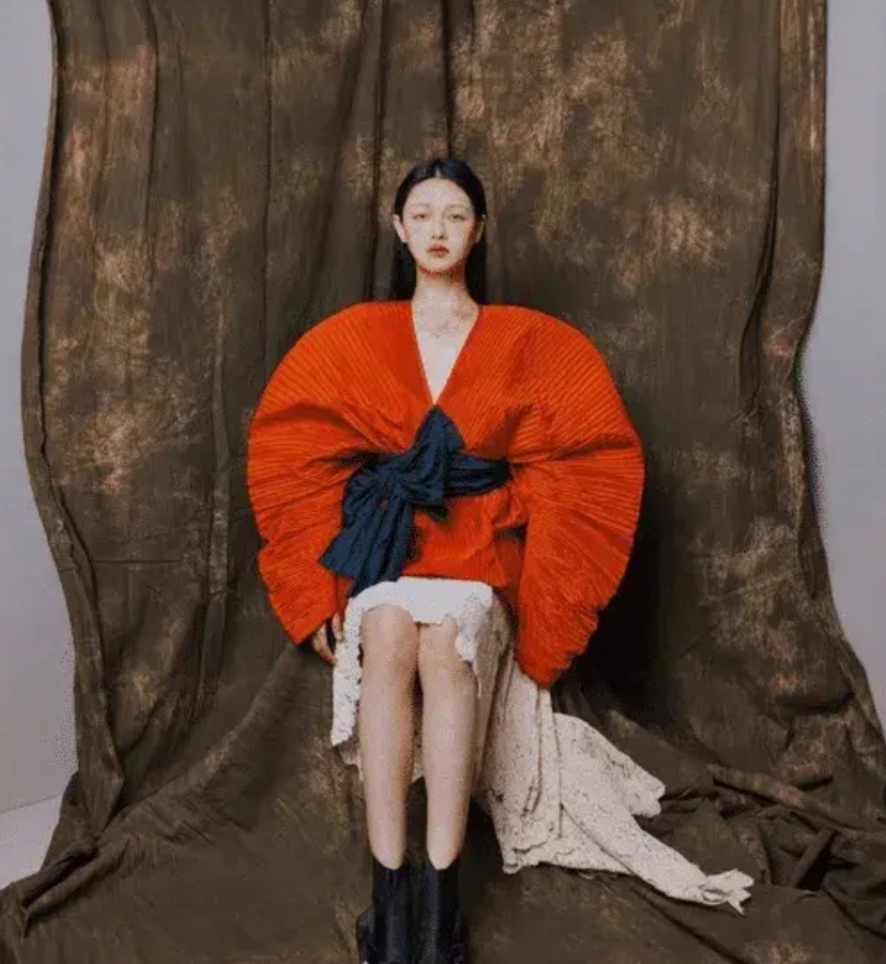 大S和汪小菲矛盾的根源是黄春梅！

因为黄春梅希望大S住台湾陪她，还要美其名曰“