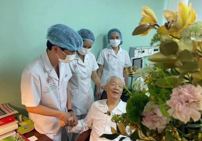 越南官方发布阮富仲生前最后一张照片！照片拍摄于108中央医院病房内，阮富仲此时已