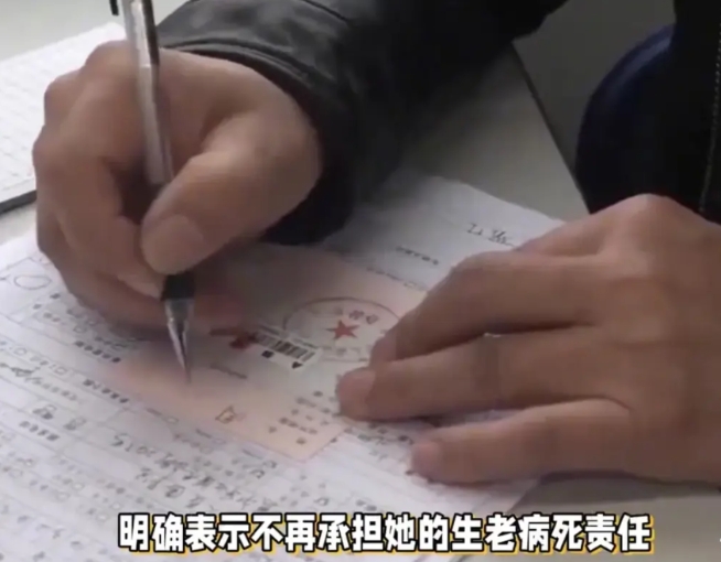 湖南湘潭，男子跟母亲达成协议：母亲的生老病死跟自己没有任何的关系。男子大哥将母亲