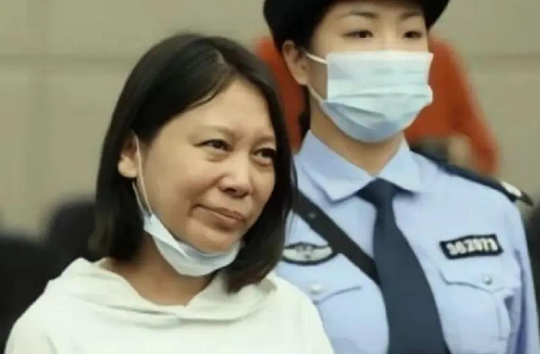 美女教师与黑帮混混的致命 “搭档”
