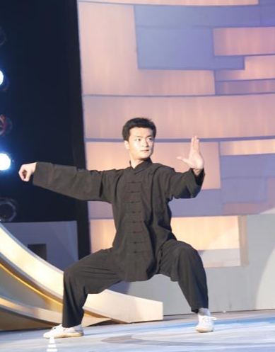 武术替身翟广凯离世了，年仅40岁，如果他能够成为“成龙接班人”，估计他也不会英年