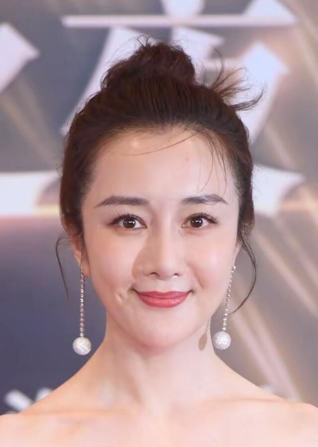 李依晓：演艺路上的坚韧与爱情的甜蜜