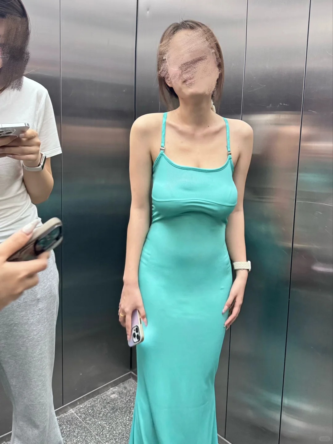 不是，真的会有人羡慕胸位低吗？？
都说胸位低穿衣服不显壮但是我咋感觉这么丑呢!!