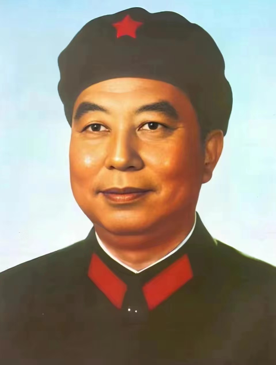华国锋同志从领导岗位上退下来之后，他还保留一个身份，那就是中央委员，他是十二届、
