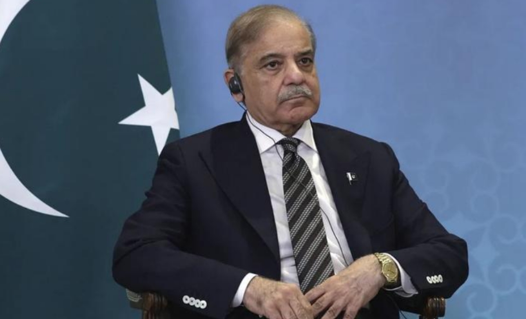 一边咬死不让中国出兵，一边自己连夜开炮，巴铁跟恐怖组织拼了。   