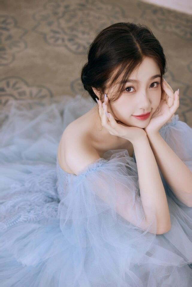 虞书欣：颜值与身材并存，魅力四溢的女神