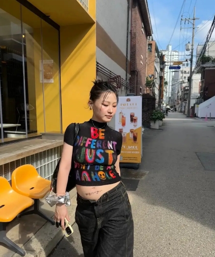 金靖黑色针织短袖既时尚又酷辣