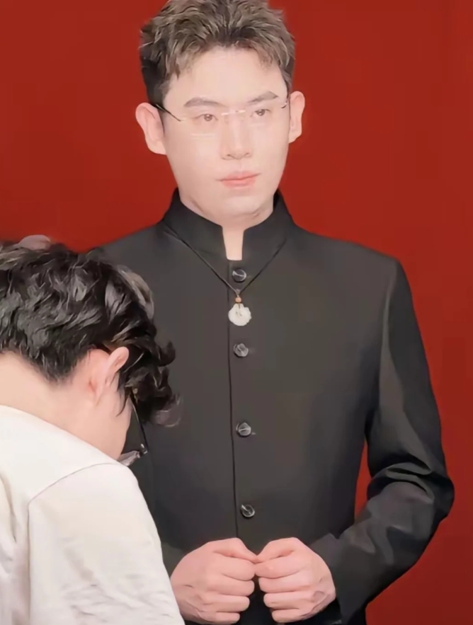 真是人红是非多啊！人家从来没说过自己是北大的啊，还不是这群网友自己瞎猜的， 刚红