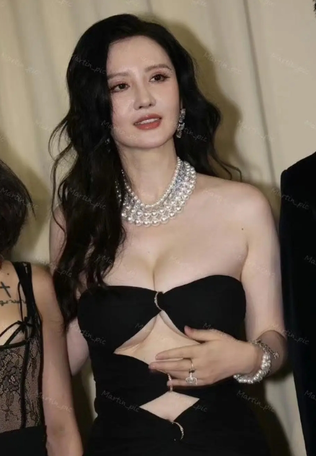 张萌身材下坠感好强啊