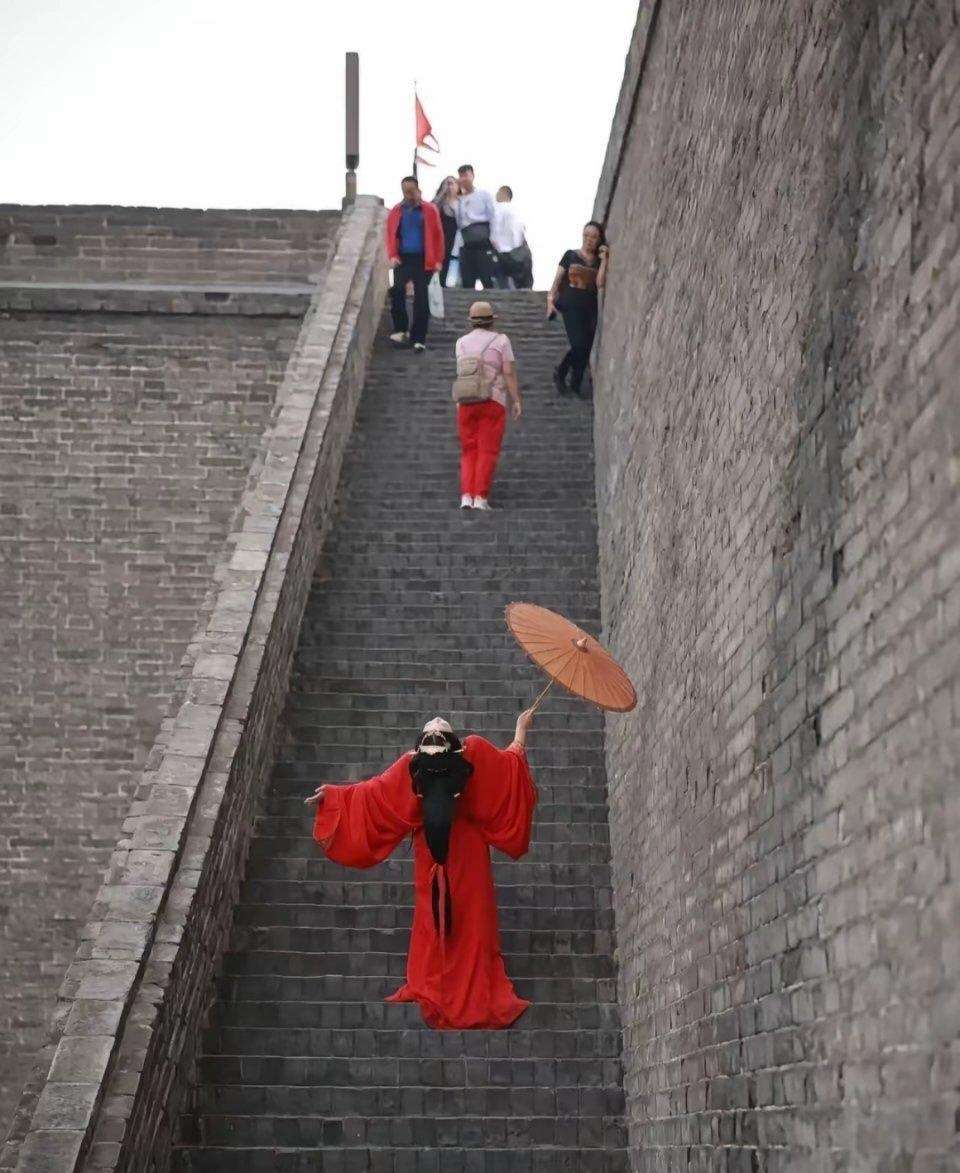 我真怕她掉下来呀！