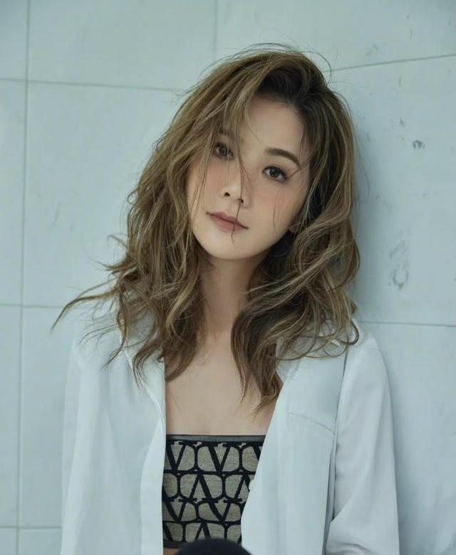 蔡卓妍，妥妥的人生赢家！从甜美少女到实力派演员，这逆袭之路，比电视剧还精彩！
她