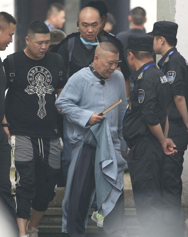 德云社这帮徒弟们，真是让人看不懂啊！以前跟着师父风风光光，结果一遇到点利益问题，