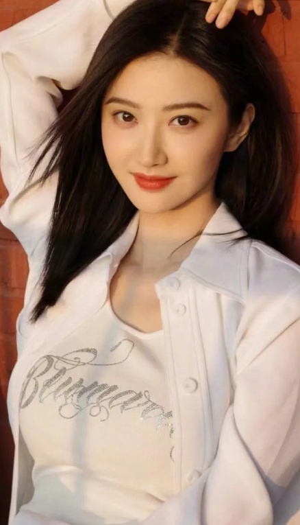 治愈系美女
景甜，高贵优雅，妩媚柔情 ，婀娜多姿，窈窕淑女，
以她独特的魅力，尽